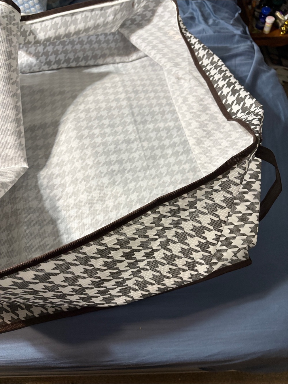 4 Foldable Storage Totes Brown & White new 9 in tall and 22 in wide - Picture 5 of 15